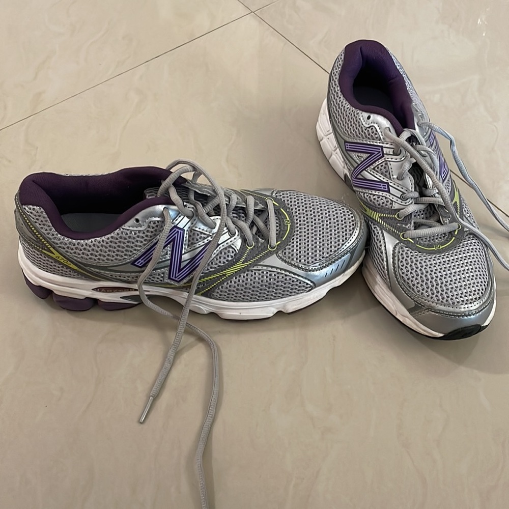 New Balance women’s sneakers
